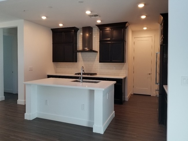 Building Photo - AMAZING TOWNHOME IN MCQUEEN AND OCOTILLO