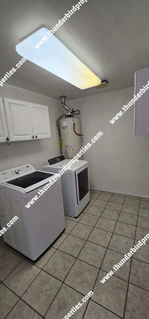 Building Photo - 2 miles from UNM cute 2 bedroom 1 bath