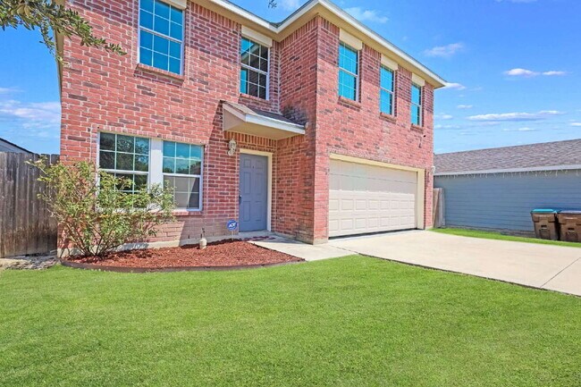 Building Photo - Spacious 4-bedroom, 2.5-bath home with 2,3...