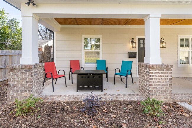 Building Photo - 806 Colorado Ave