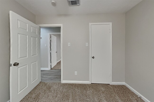 Building Photo - 2314 Pebbledowne Cir