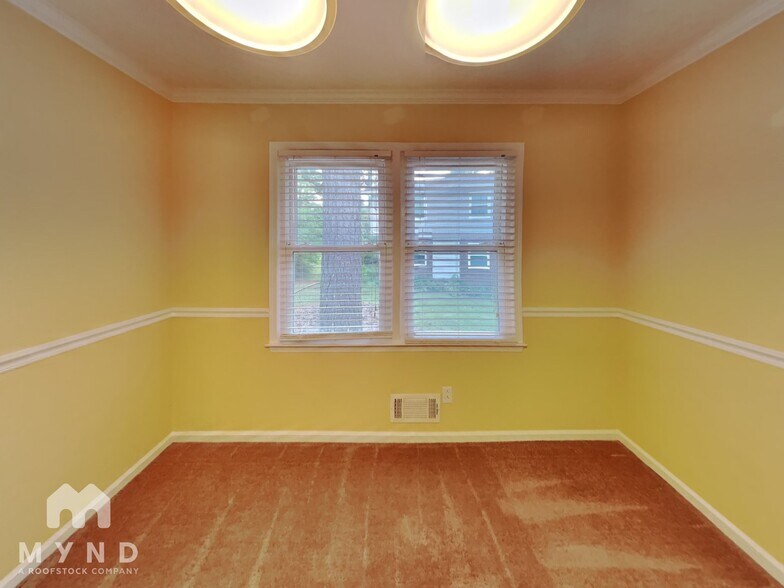 Building Photo - 1645 Brantford Dr