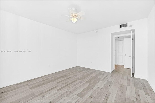 Building Photo - 20505 E Country Club Dr