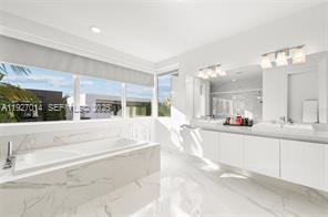 Building Photo - 7455 NW 103rd Pl