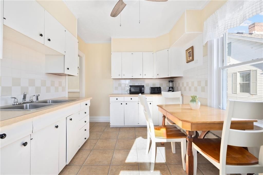 Building Photo - 10 Braman St