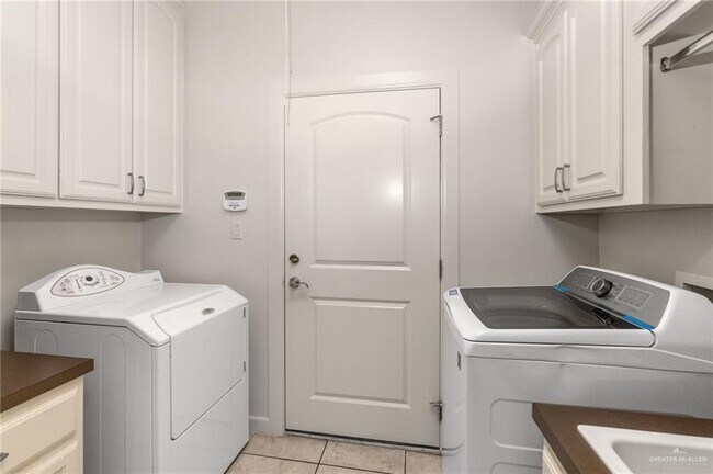 Building Photo - 15 D S St