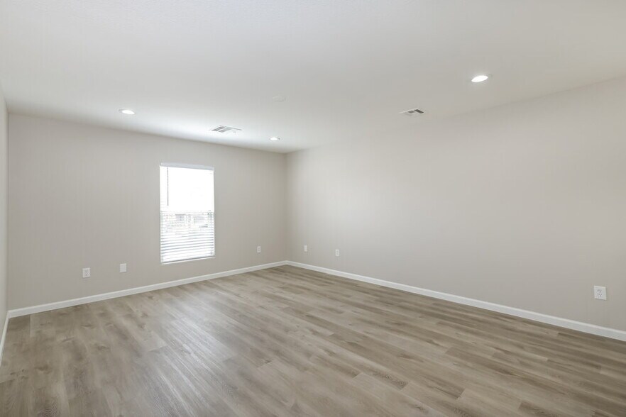 Building Photo - 6528 Blessed Thistle Ave