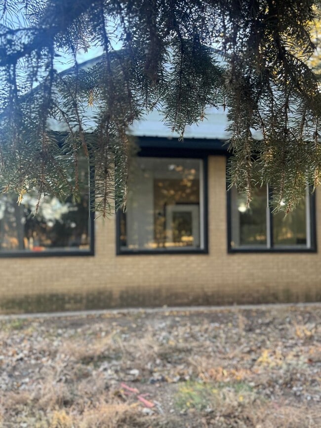 Building Photo - RURAL Single family home!!