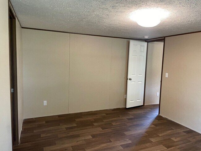 Building Photo - NEW 3 BED, 2 BATH MOBILE HOME IN DENTON AREA!