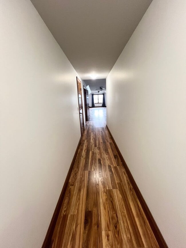 Building Photo - NEW LISTING! 3 Bedroom home