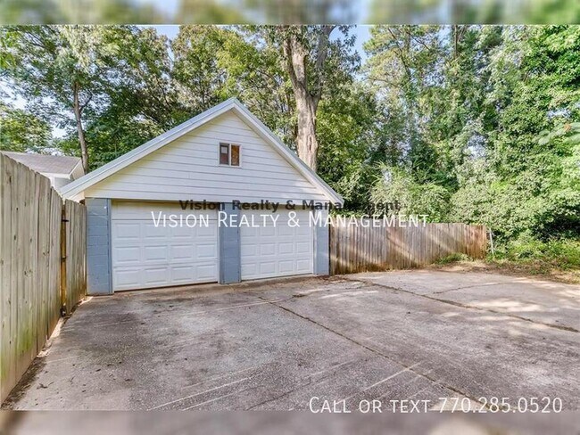 Building Photo - 726 Pasley Ave SE