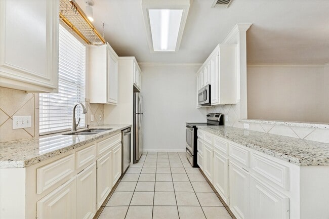 Building Photo - 1626 Genesee St