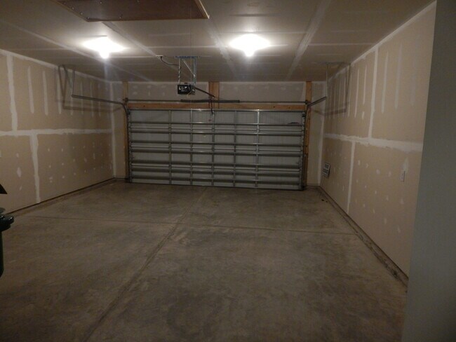 Building Photo - Beautiful home in Del Webb by Riverlights (55 and over community)