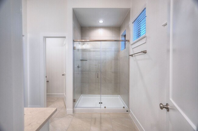 Building Photo - 1535 Crystal Stream Dr