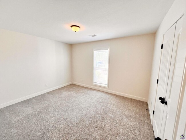 Building Photo - 209 Grayton Way