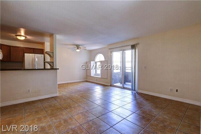 Building Photo - Great Location- 3 bedroom Condo