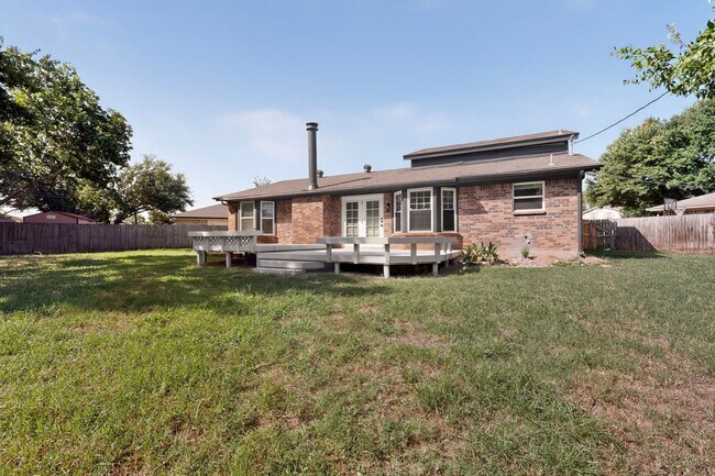 Building Photo - Newly Renovated Home In Watauga Ready To Be Yours!!!!
