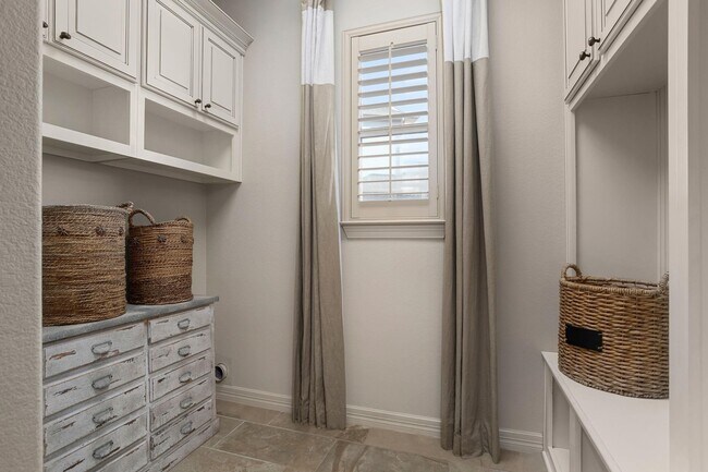 Building Photo - 2607 Hollingsworth Pine Ln