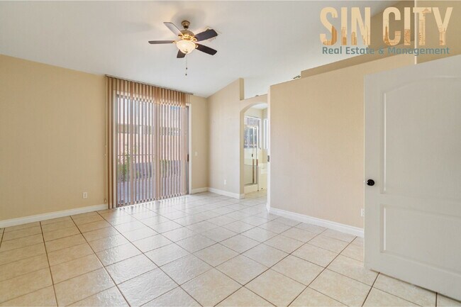Building Photo - "Discover Comfort and Style: Spacious 4-Bed, 2-Bath Home in Las Vegas – 1835 Sq Ft of Inviting Li...