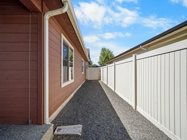 Building Photo - Spacious Unfurnished Home in Liberty Lake | Modern Living in a Prime Location