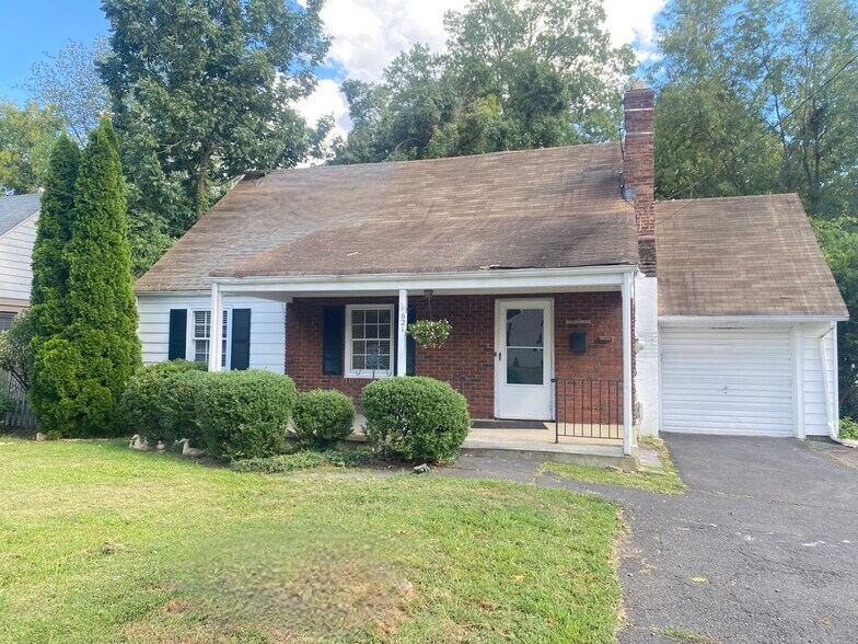 Building Photo - 621 Greenbrook Rd