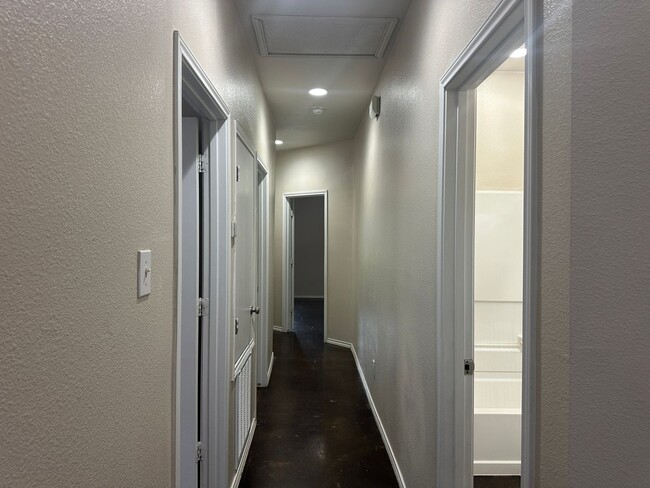 Building Photo - 5731 Golf Heights