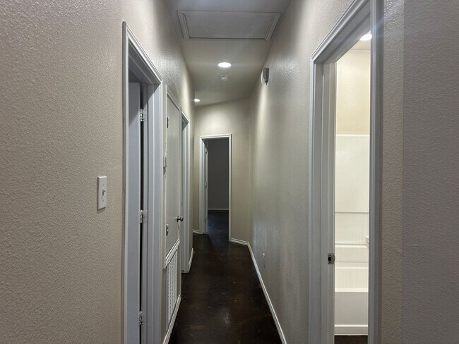 Building Photo - Townhome for rent