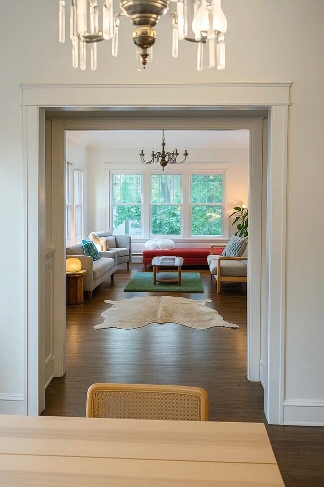 Building Photo - 416 N Grove Ave