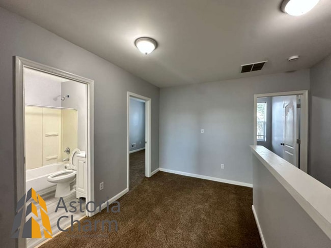 Building Photo - 4 Bedroom Home with Fenced Yard and Eat In Kitchen on Linnard Street