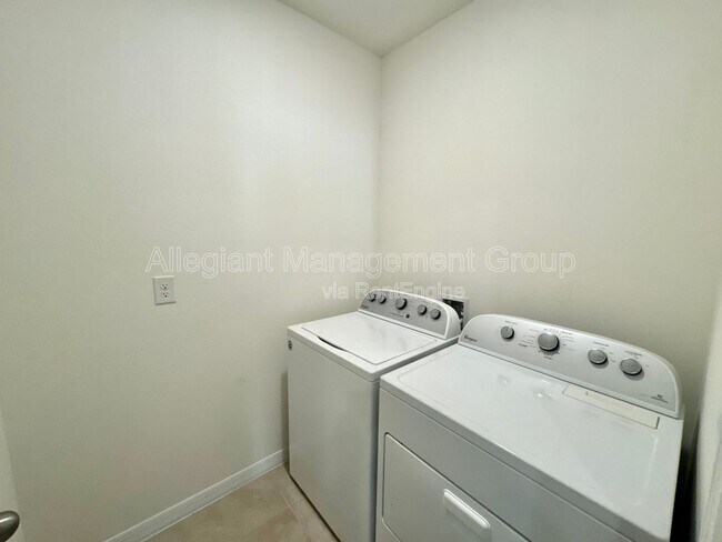 Building Photo - 5371 Pine Lilly Dr