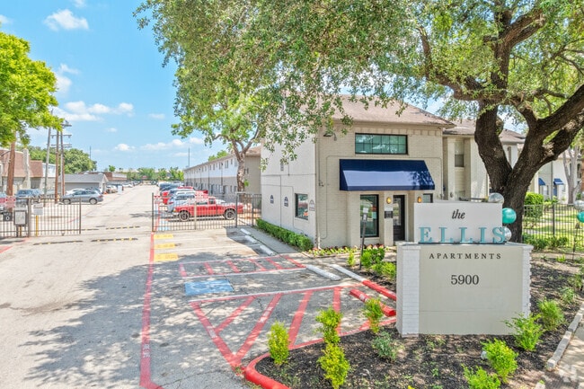 Building Photo - The Ellis Apartments