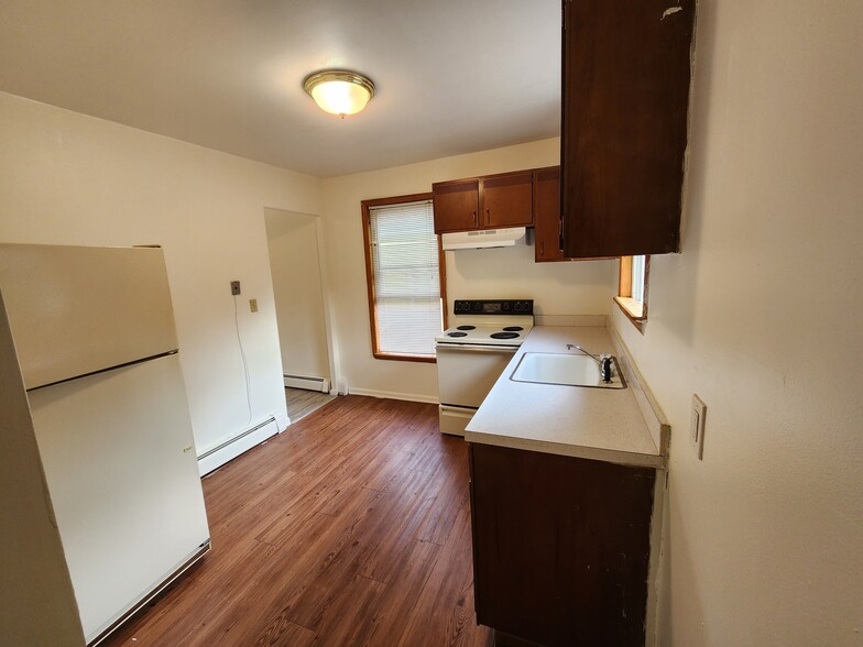 10x10.5 Kitchen - 8 Orient Ave