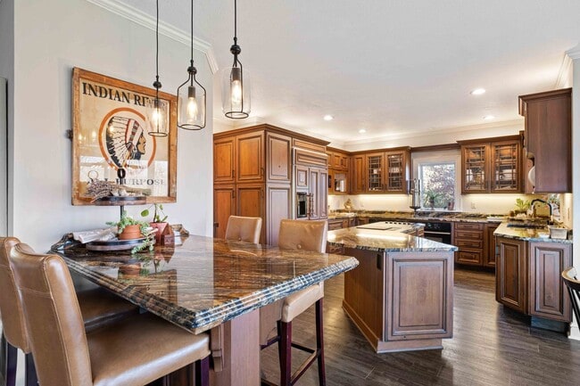 Building Photo - Fully-Furnished Luxurious Home in Nevillewood