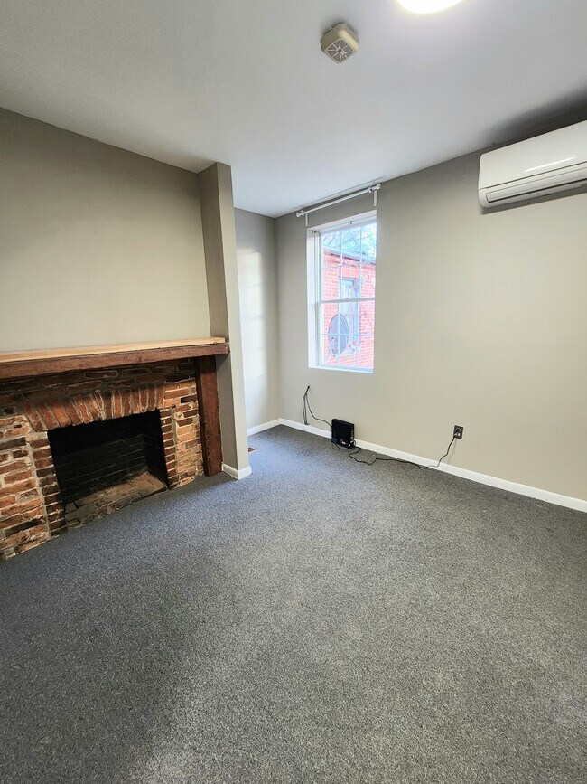 Building Photo - 661 Portland St