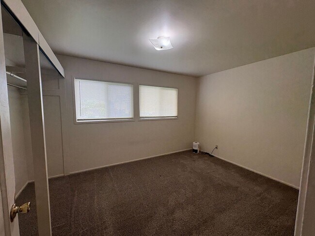Building Photo - 3 Bed 1 Bath House Eureka