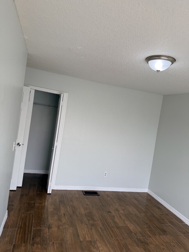 Building Photo - 2929 Fan Palm Dr