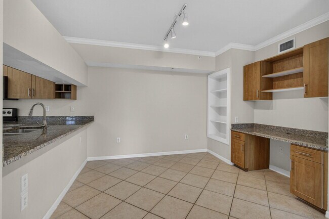 Building Photo - 6510 Emerald Dunes Dr