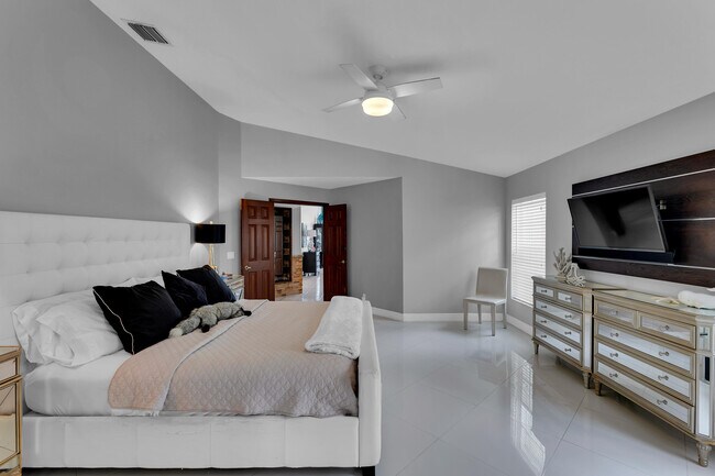 Building Photo - 6362 Brava Way