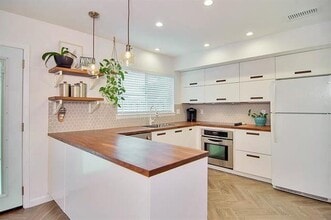 Building Photo - 292 Westview Terrace