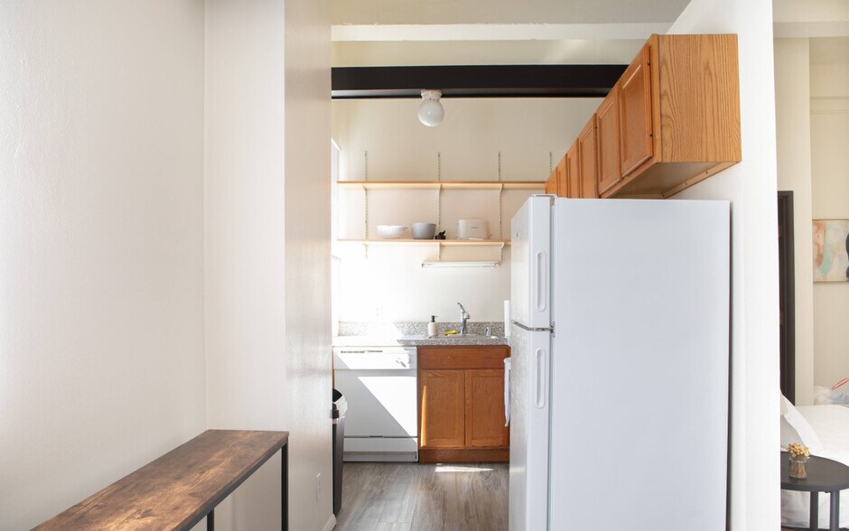 Building Photo - 823 N 2nd St