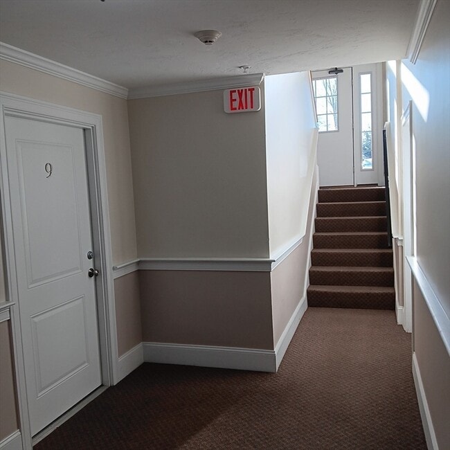 Building Photo - 339 Center St