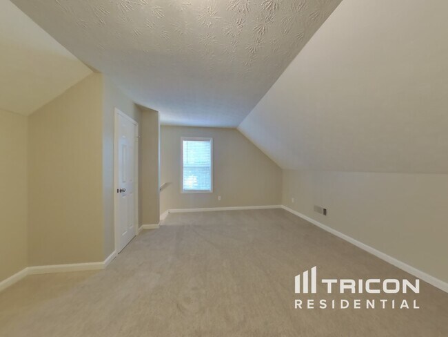 Building Photo - 280 Chestnut Dr