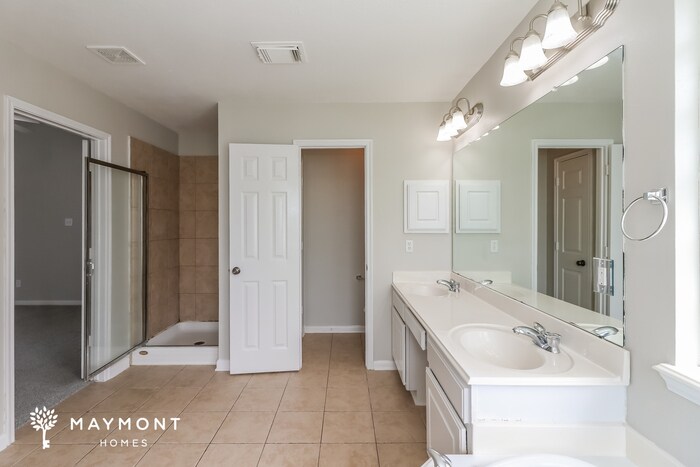 Building Photo - 15207 Bentridge Dr