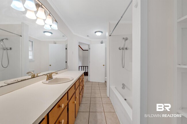 Building Photo - 6425 Village Point Dr
