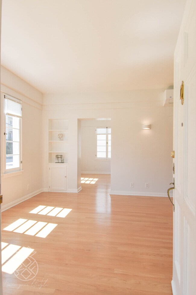 Building Photo - 1069 S Holt Ave