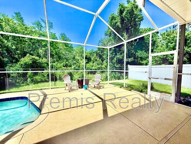 Building Photo - 431 Denise St