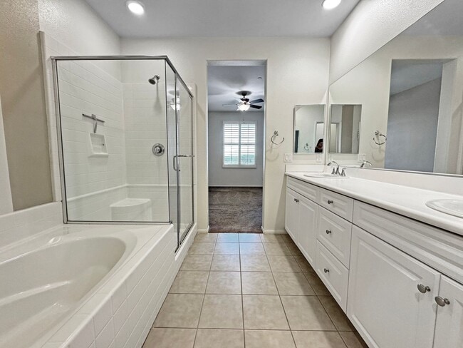 Building Photo - Spacious 3Bd/3.5Ba Home With All Primary B...