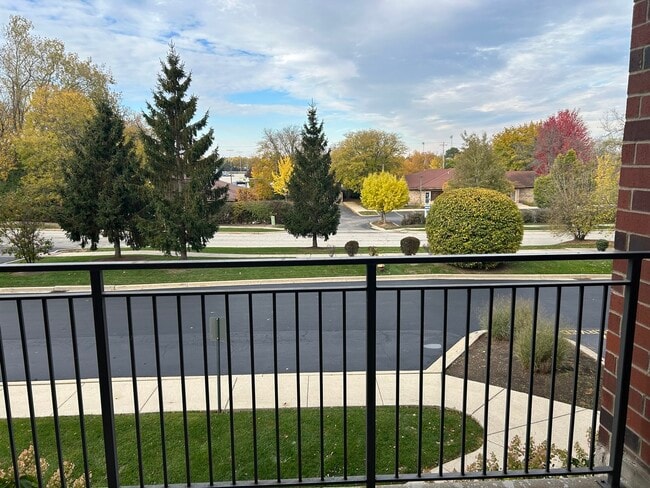 Building Photo - 3420 N Old Arlington Heights Rd