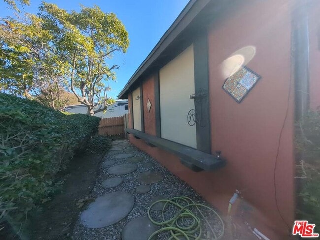 Building Photo - 6656 Swan St