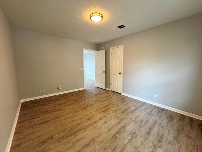 Building Photo - 1009 Rutgers Dr